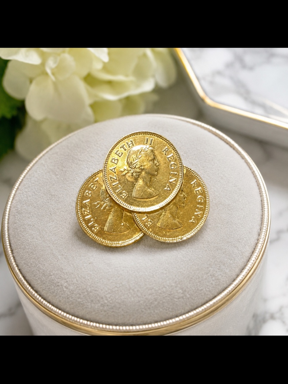 Coin Brooch Gold Tone Women’s Jewelry Elizabeth II
